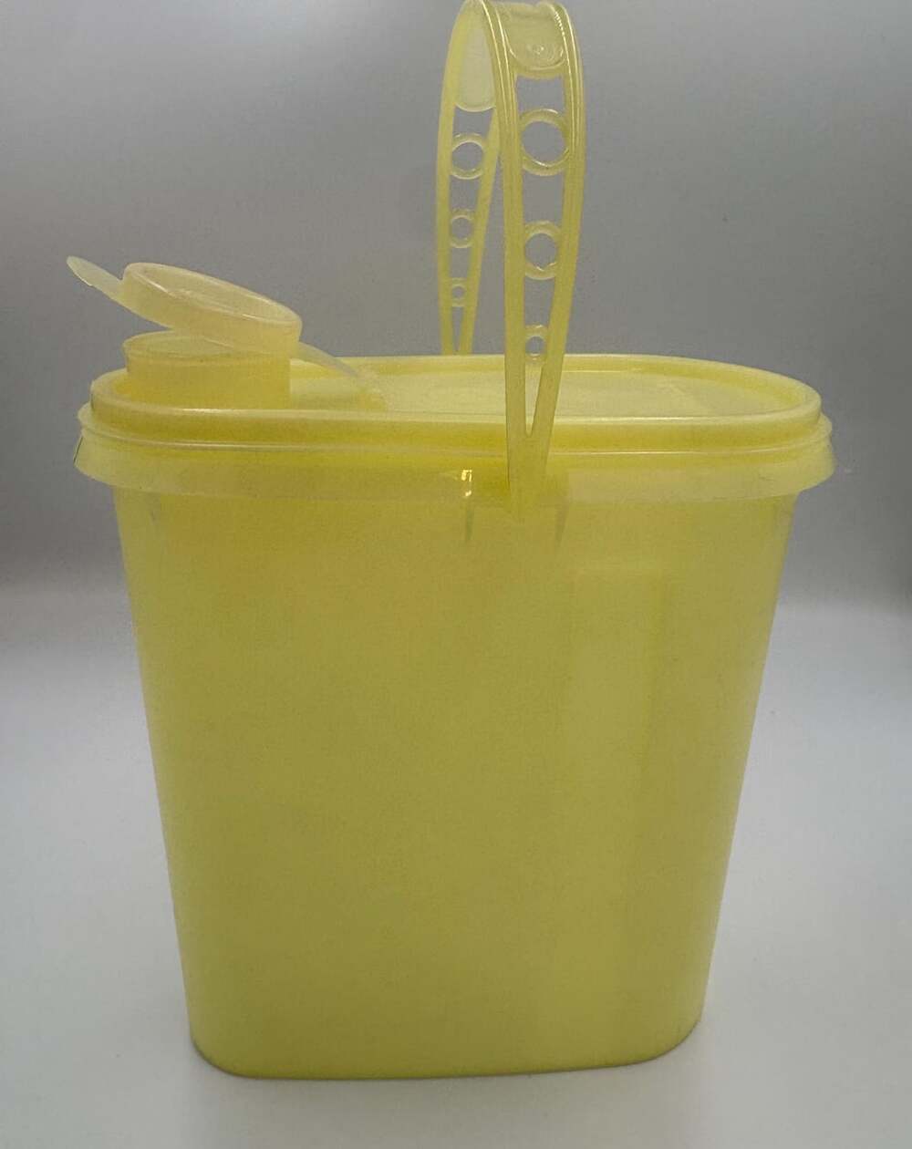 Vintage Tupperware Beverage Buddy Pitcher — Sunny Yellow | 1 Qt | Excellent Cond